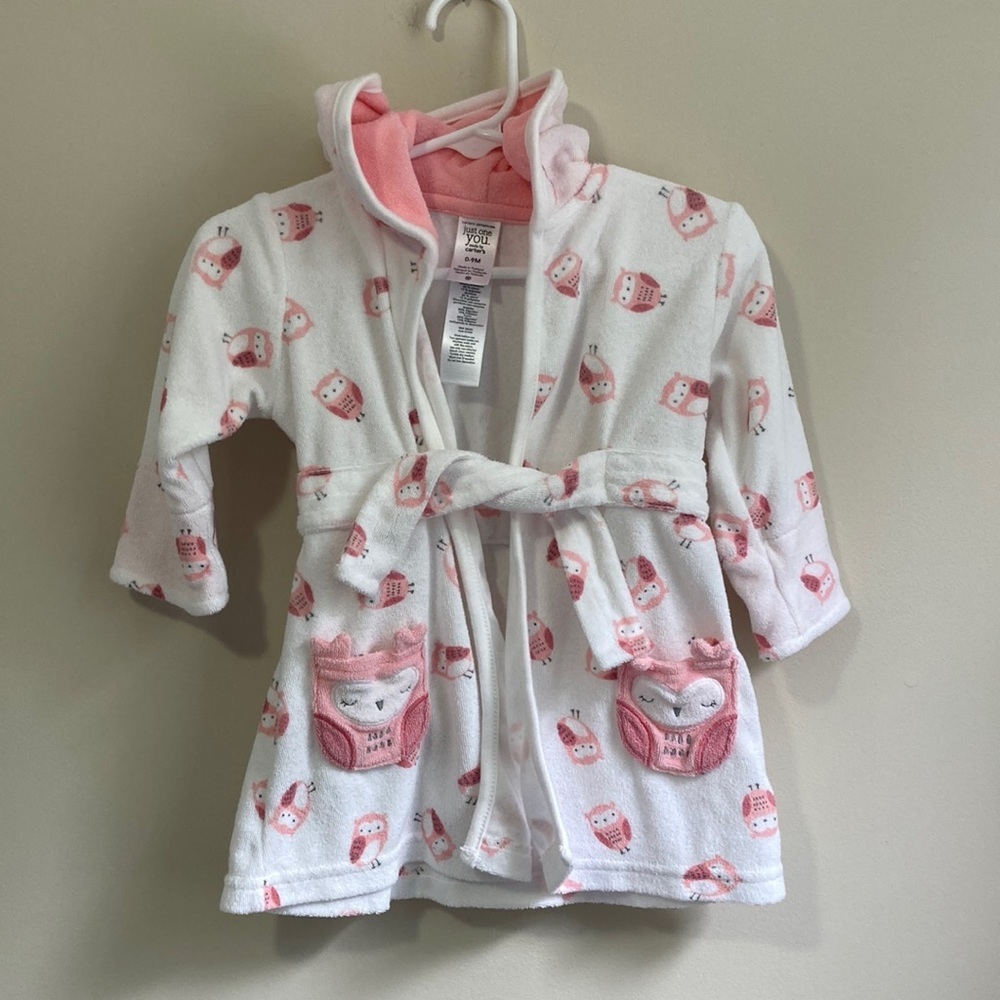 Carter’s Baby Girl Bathrobe Size 0-9 months